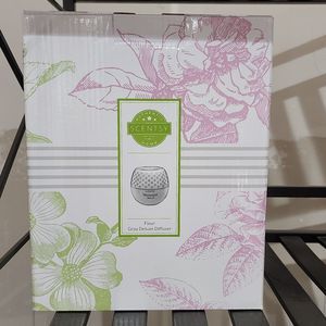 NEW Scentsy Fleur Gray Deluxe Diffuser With  Peppermint Vanilla Natural oil